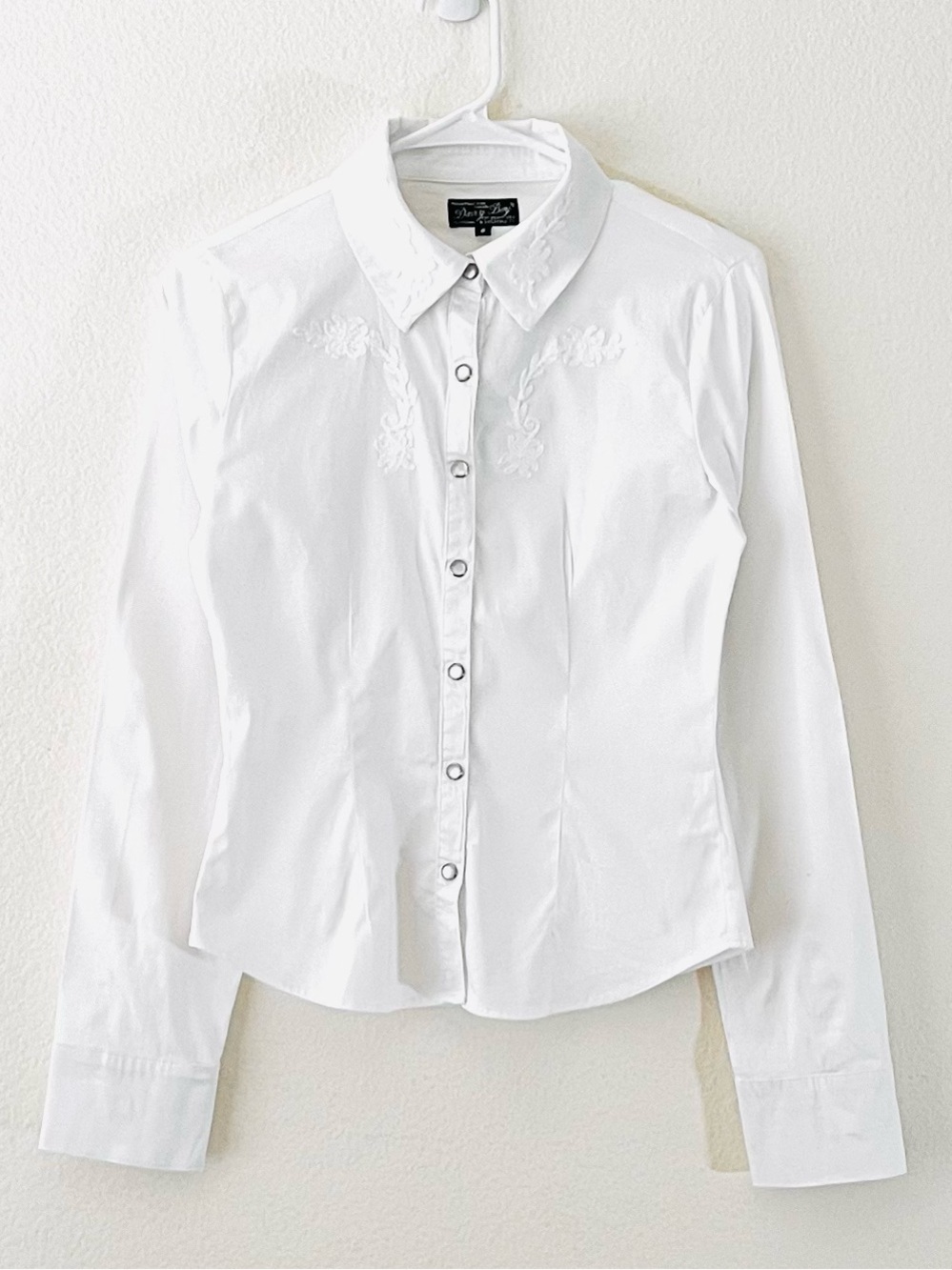 Dairy Boy Tailored Pearl Snap Top Shirt Size: 6 Color: White - Picture 2 of 16